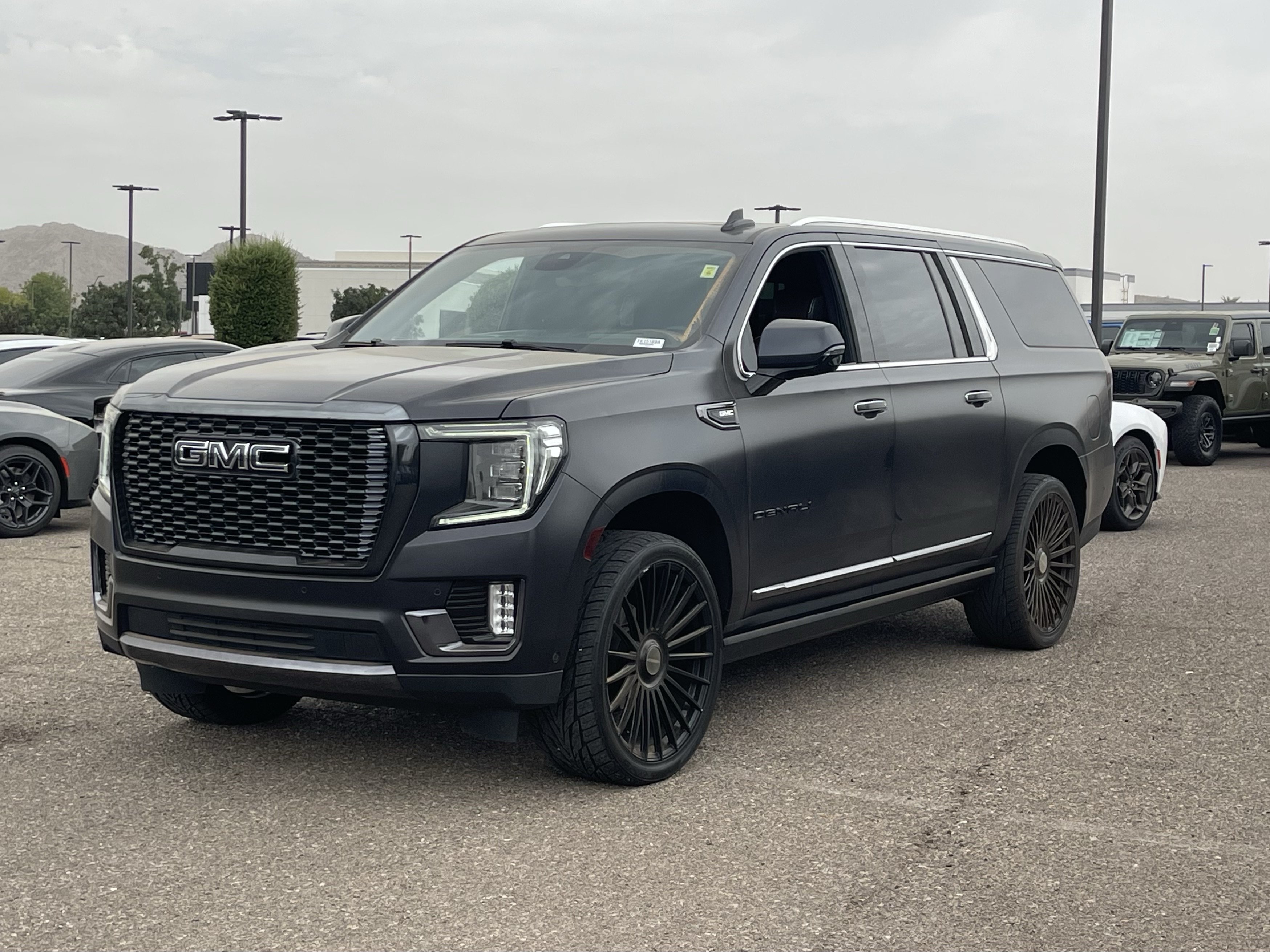 Used 2023 GMC Yukon XL Denali Ultimate AWD/4WD image 2