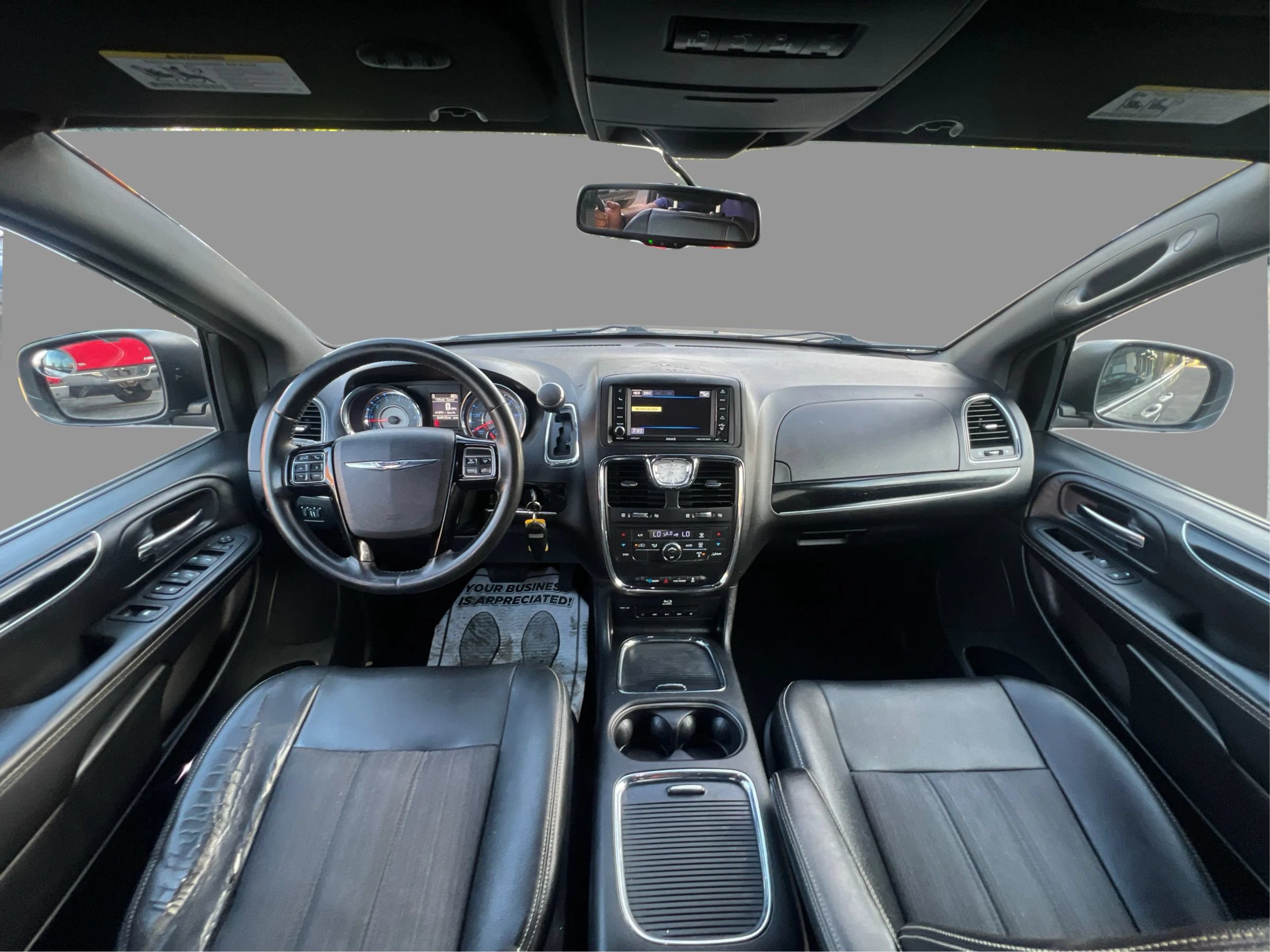 Used 2014 Chrysler Town & Country S FWD image 26
