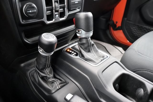 Used 2020 Jeep Wrangler Unlimited Sahara w/ Uconnect 4C Nav & Sound Group AWD/4WD image 25