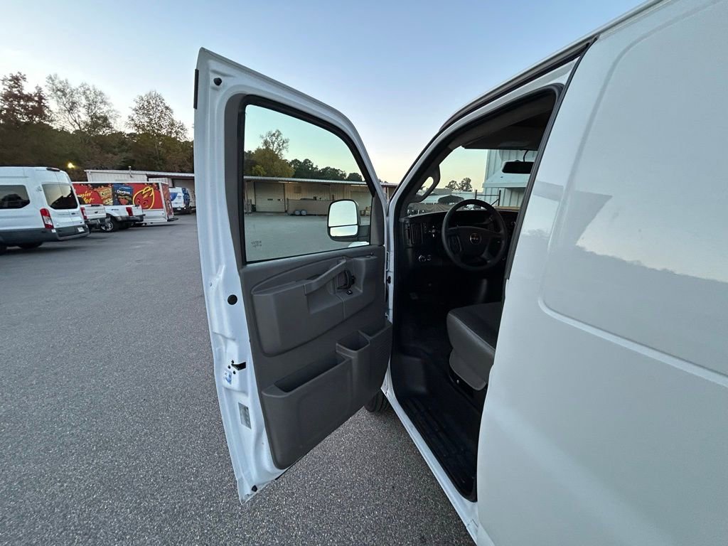 Used 2023 GMC Savana 2500 w/ Driver Convenience Package image 21
