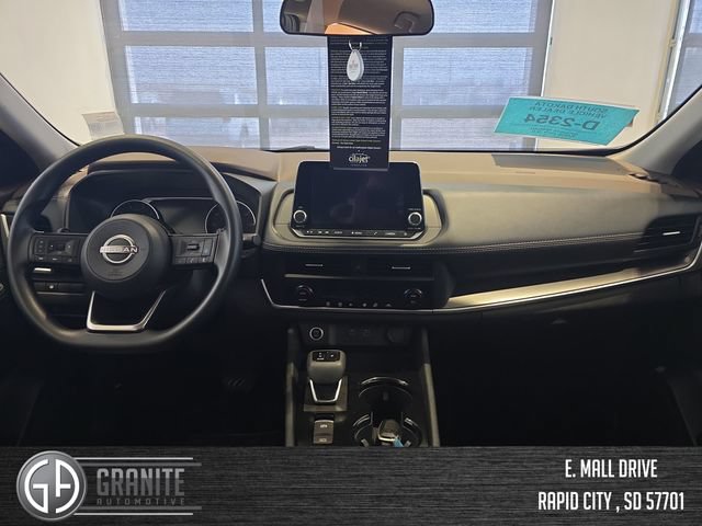 Used 2023 Nissan Rogue SV AWD/4WD image 12