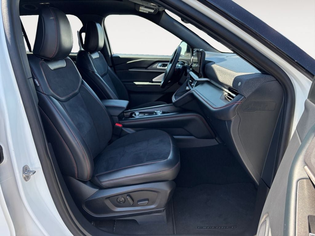 Used 2025 Ford Explorer ST AWD/4WD image 24