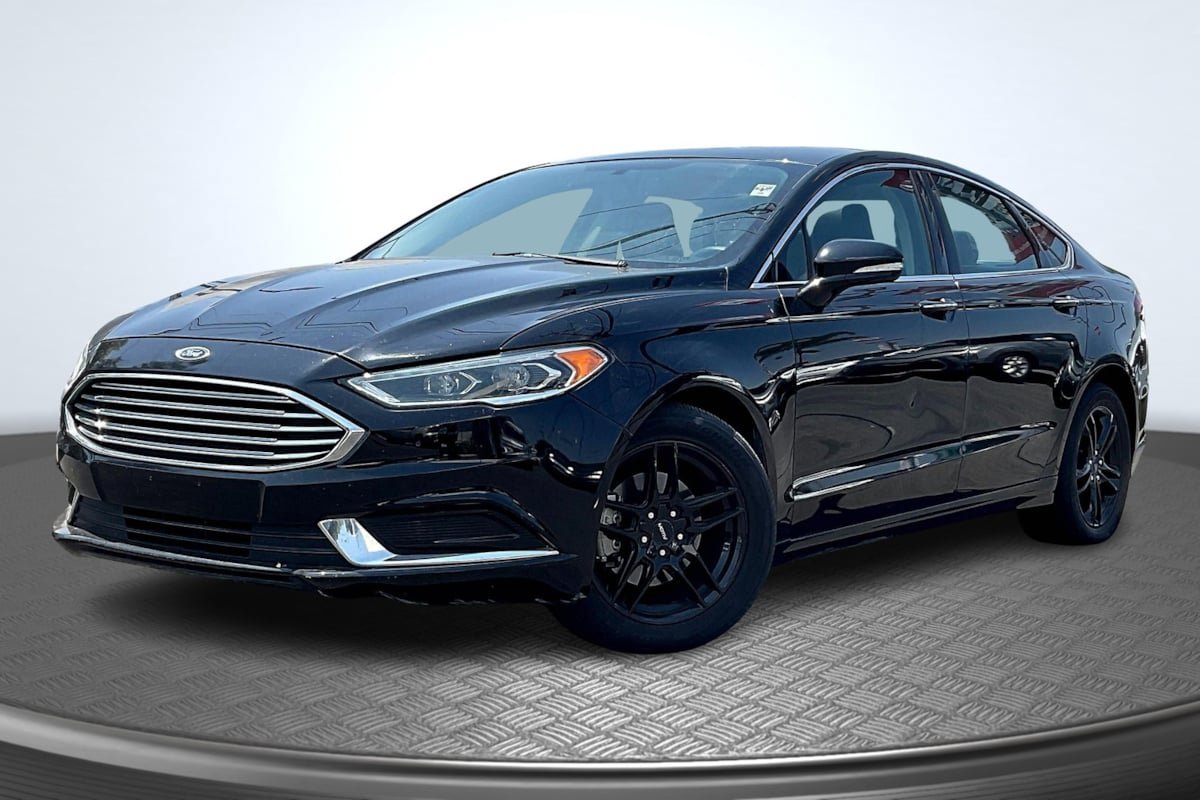 Used 2018 Ford Fusion SE w/ Fusion SE Technology Package FWD image 12