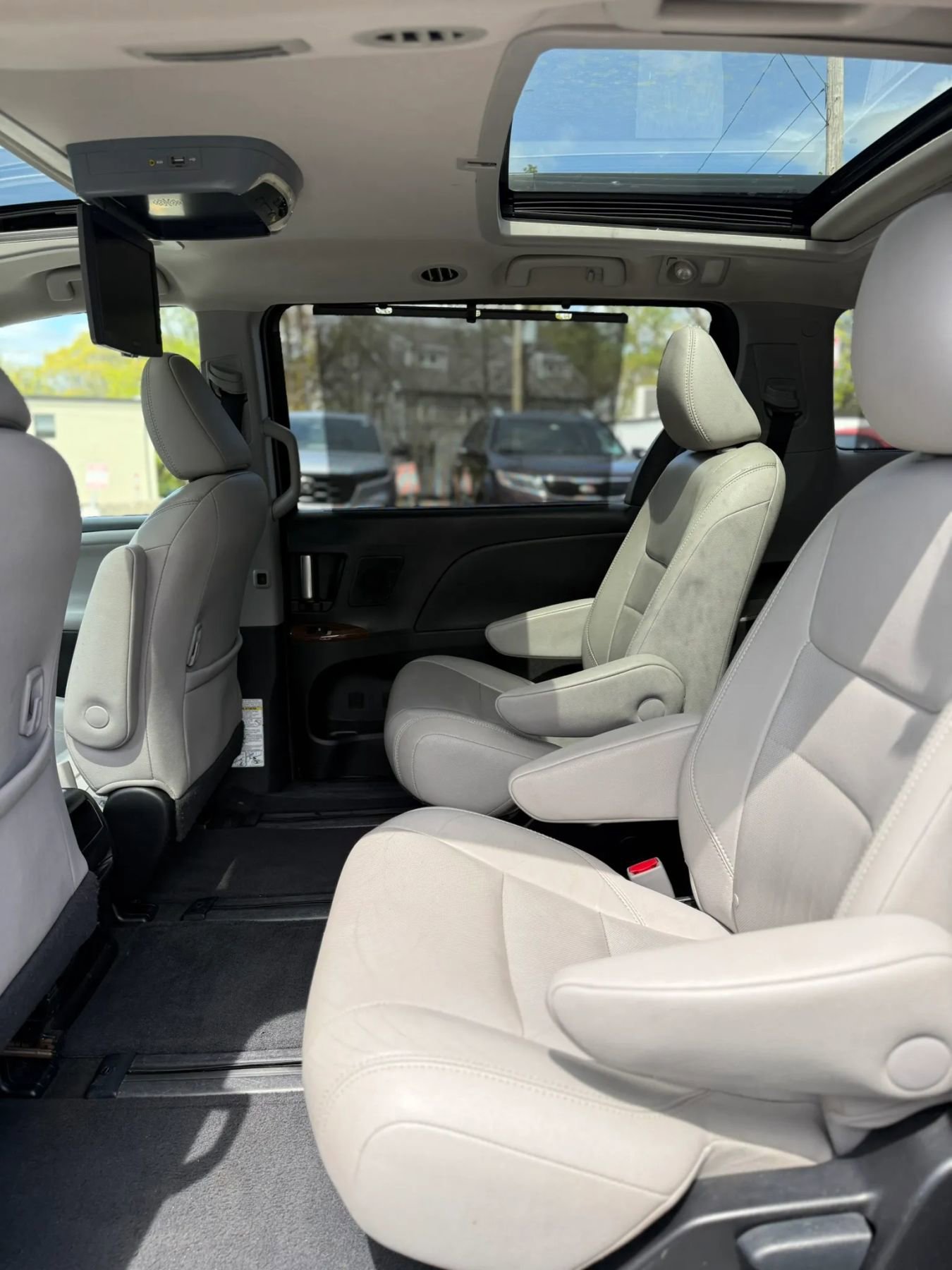 Used 2015 Toyota Sienna Limited AWD/4WD image 19