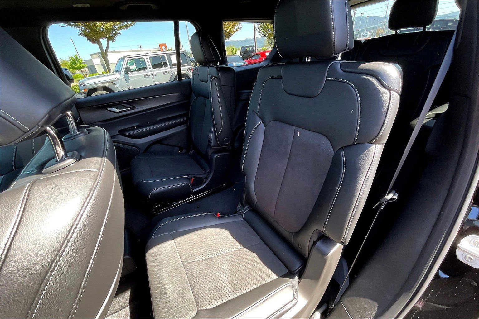 New 2025 Jeep Grand Cherokee L Altitude image 10