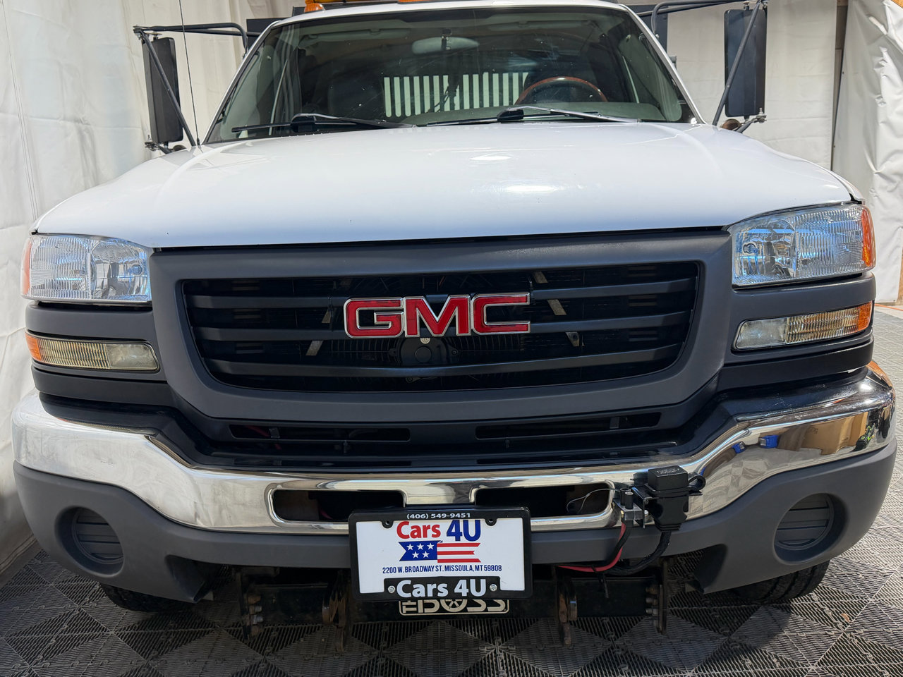 Used 2004 GMC Sierra 3500 W/T w/ Heavy-Duty Power Package image 2