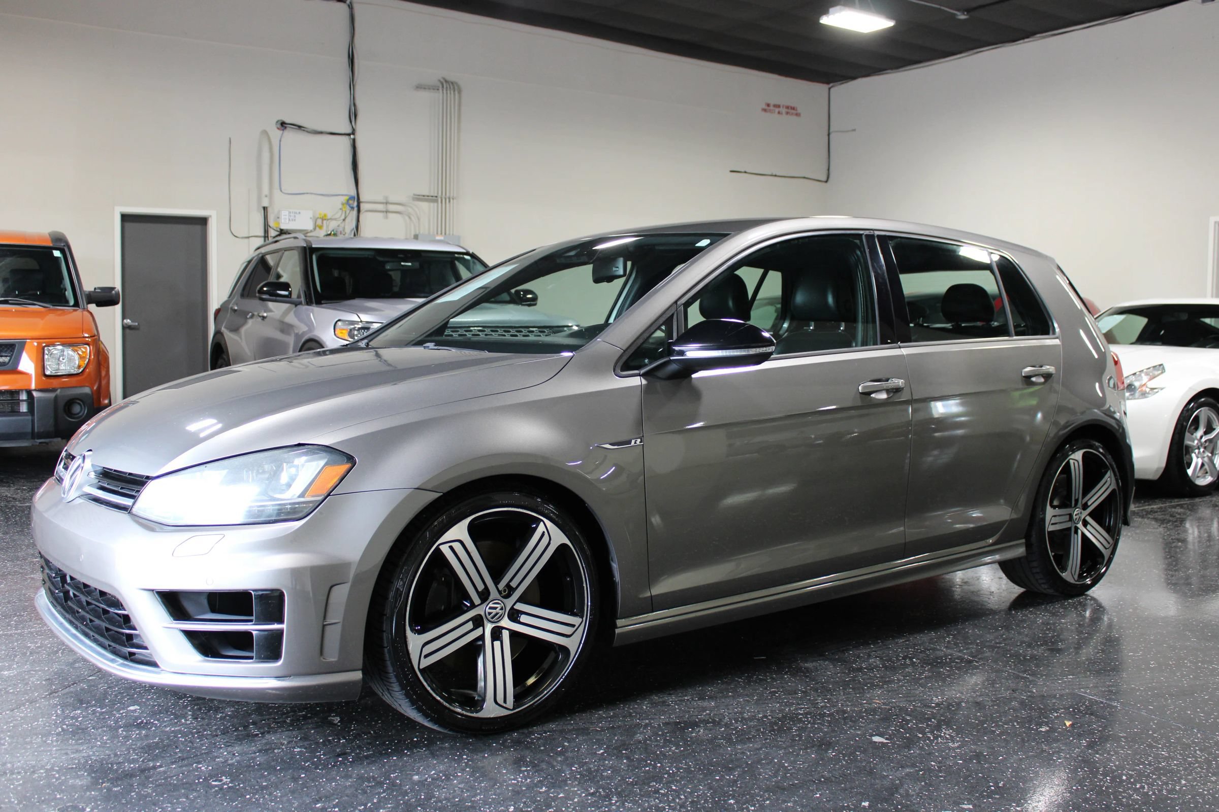 Used 2016 Volkswagen Golf R 4-Door w/ Driver Assistance Package AWD/4WD image 6