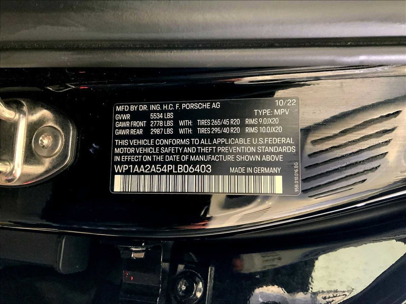 Certified 2023 Porsche Macan image 36