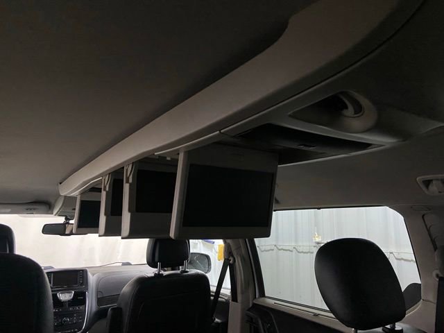 Used 2012 Chrysler Town & Country Touring-L w/ Premium Group FWD image 28