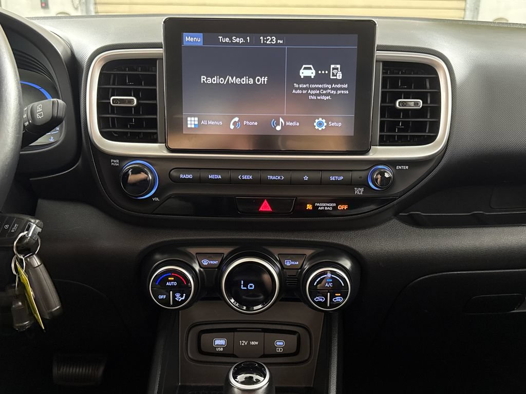 Used 2023 Hyundai Venue SEL FWD image 22
