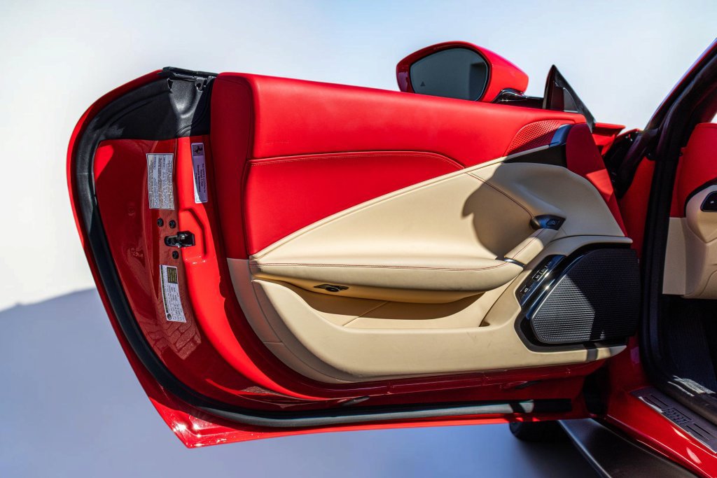 Certified 2025 Ferrari Roma Spider RWD image 34