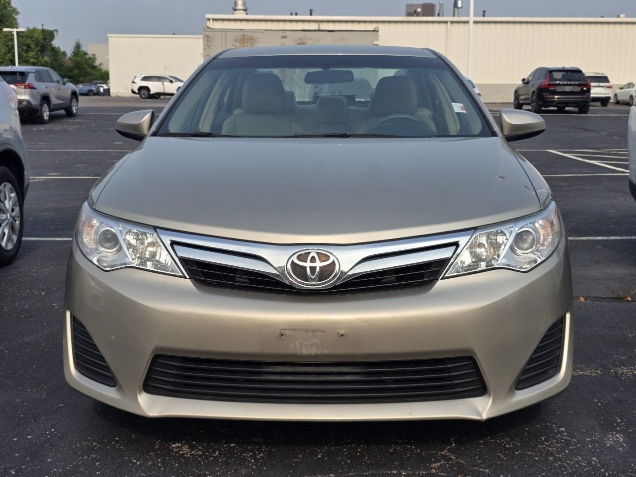 Used 2014 Toyota Camry LE FWD image 2