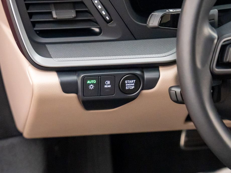 Certified 2025 Porsche 911 Carrera image 18