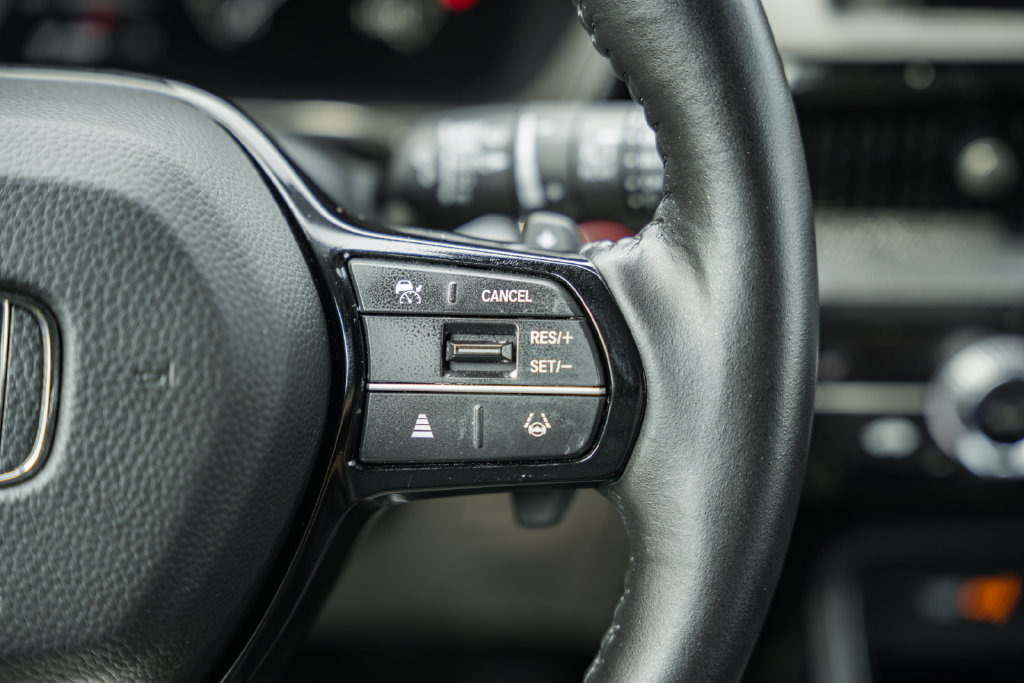 Used 2023 Honda CR-V Sport Touring image 32