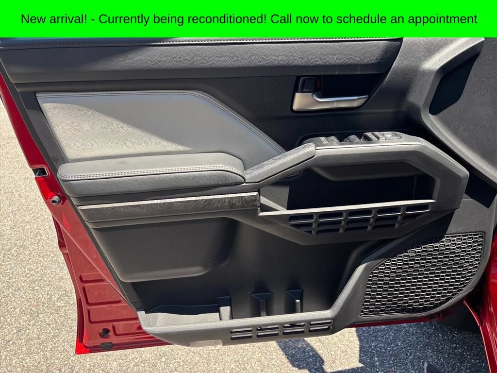 Used 2025 Toyota Tacoma Limited AWD/4WD image 9