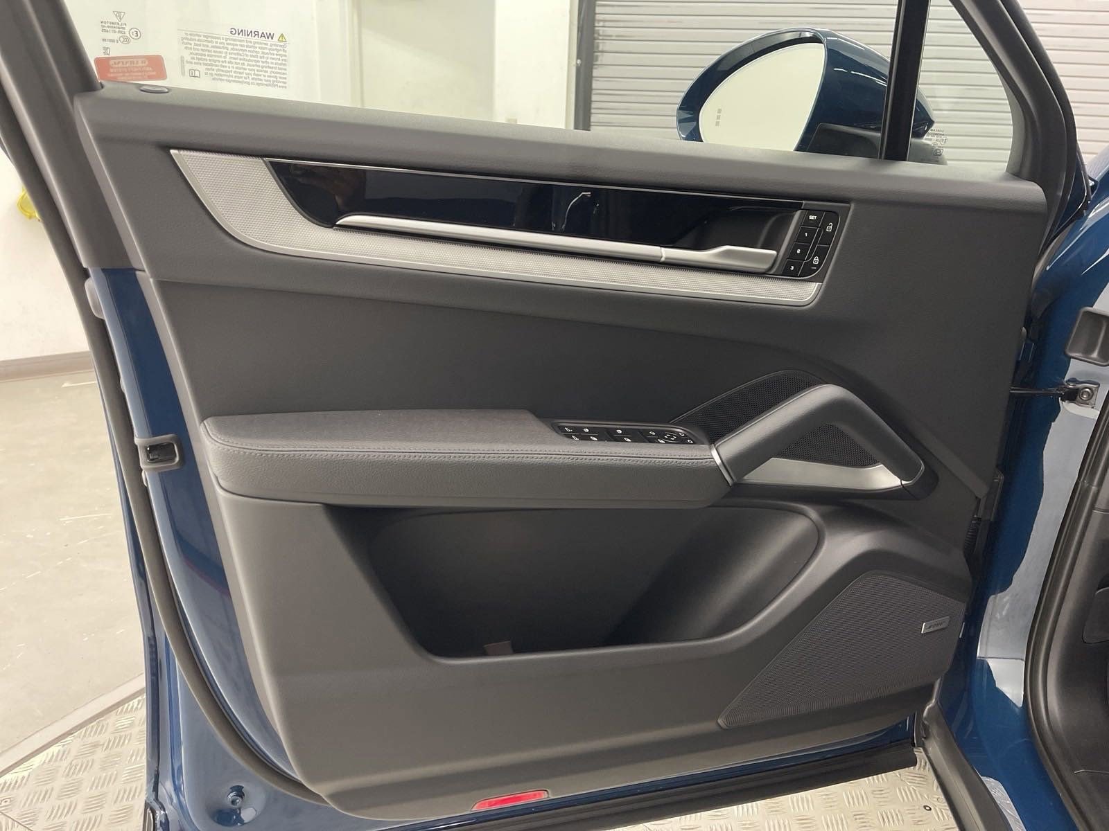 New 2025 Porsche Cayenne Coupe image 21