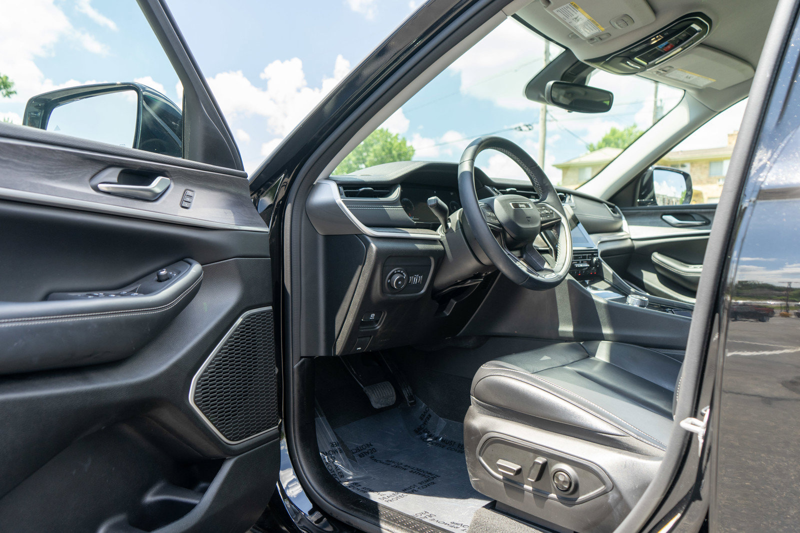 Used 2022 Jeep Grand Cherokee Limited AWD/4WD image 14