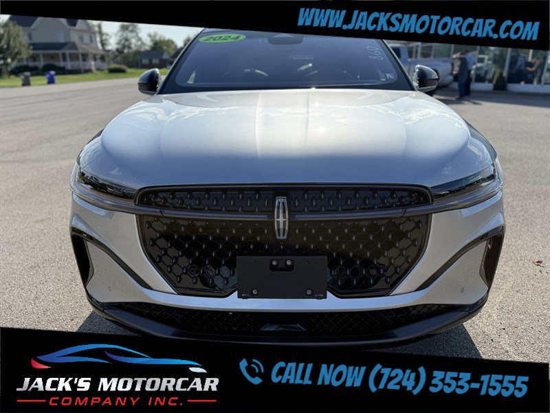 Used 2024 Lincoln Nautilus Reserve w/ Equipment Group 202A AWD/4WD image 2