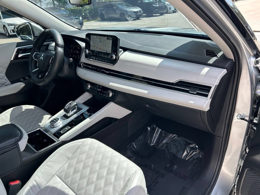 Used 2025 Mitsubishi Outlander 4WD Plug-In Hybrid image 42