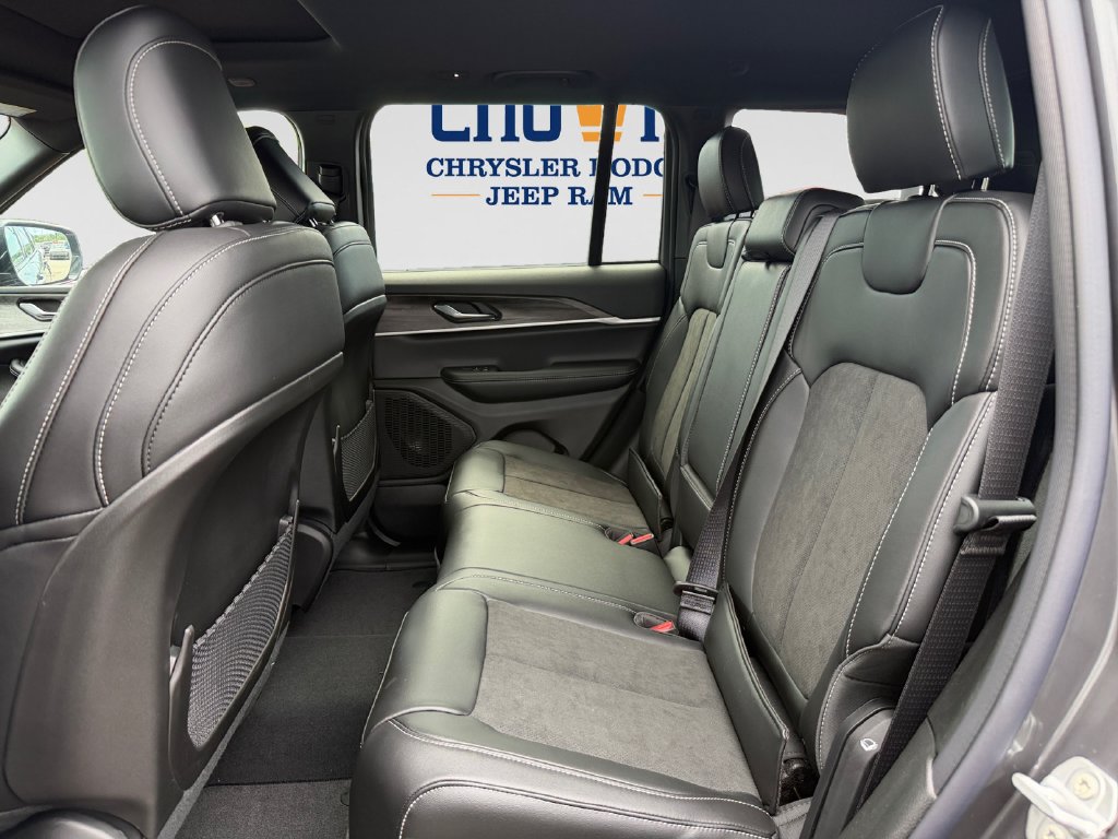 New 2026 Jeep Grand Cherokee Altitude AWD/4WD image 9