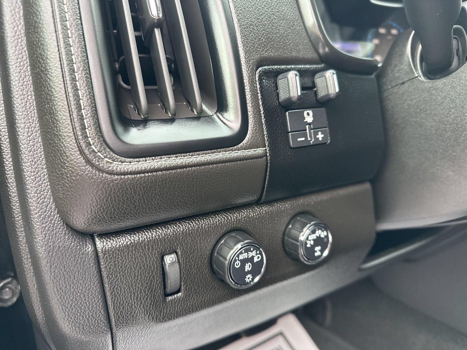 Used 2022 GMC Canyon Denali AWD/4WD image 19