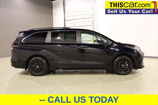 Used 2025 Toyota Sienna XLE image 8
