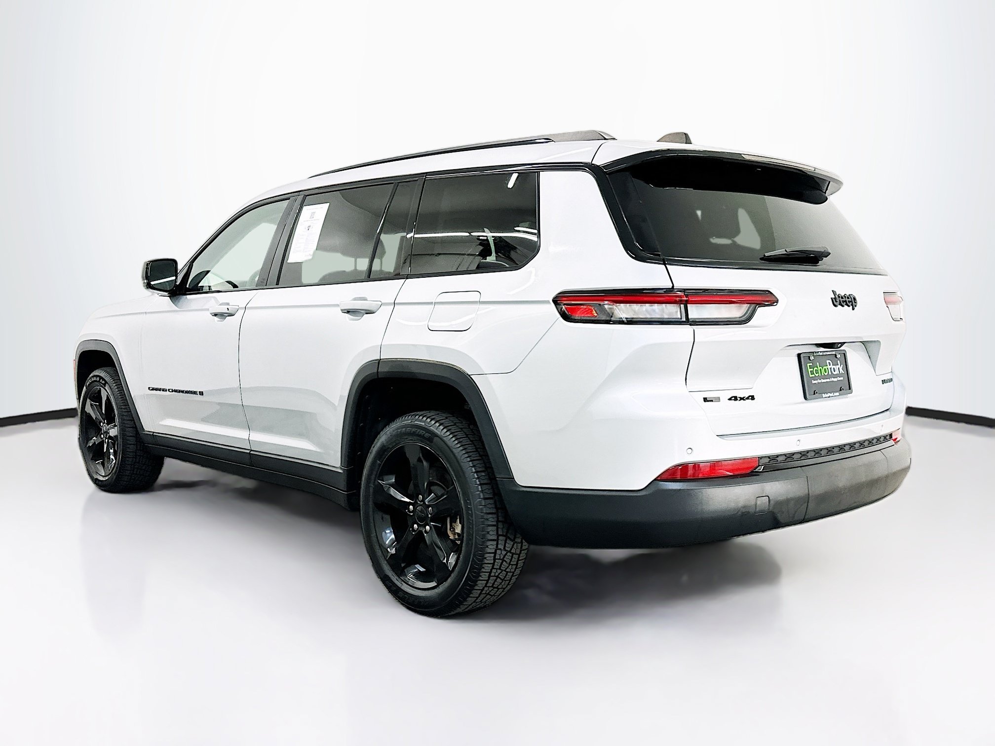 Used 2023 Jeep Grand Cherokee L Limited w/ Black Appearance Package AWD/4WD image 5