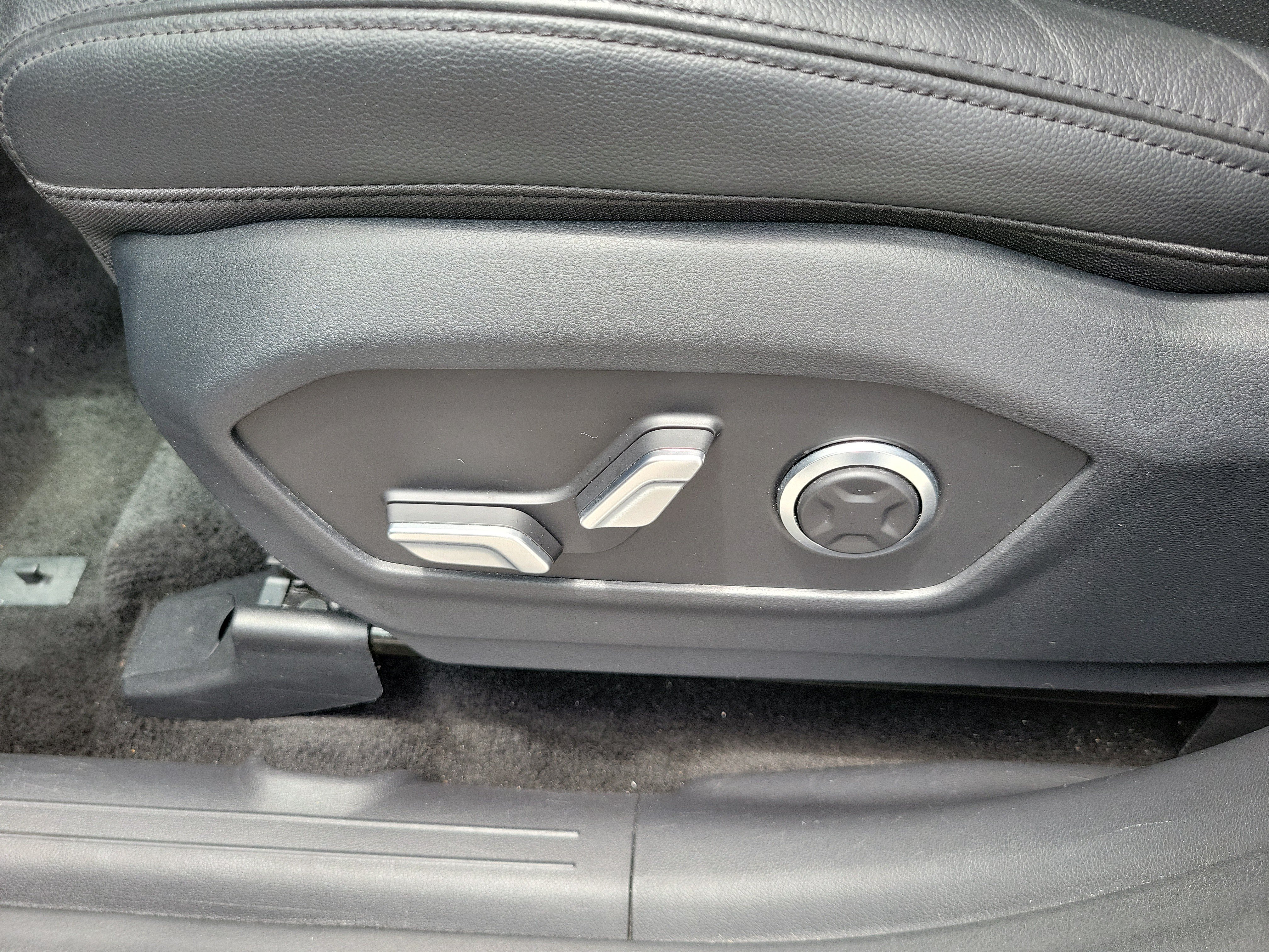 Used 2025 Hyundai Santa Fe Limited FWD image 13