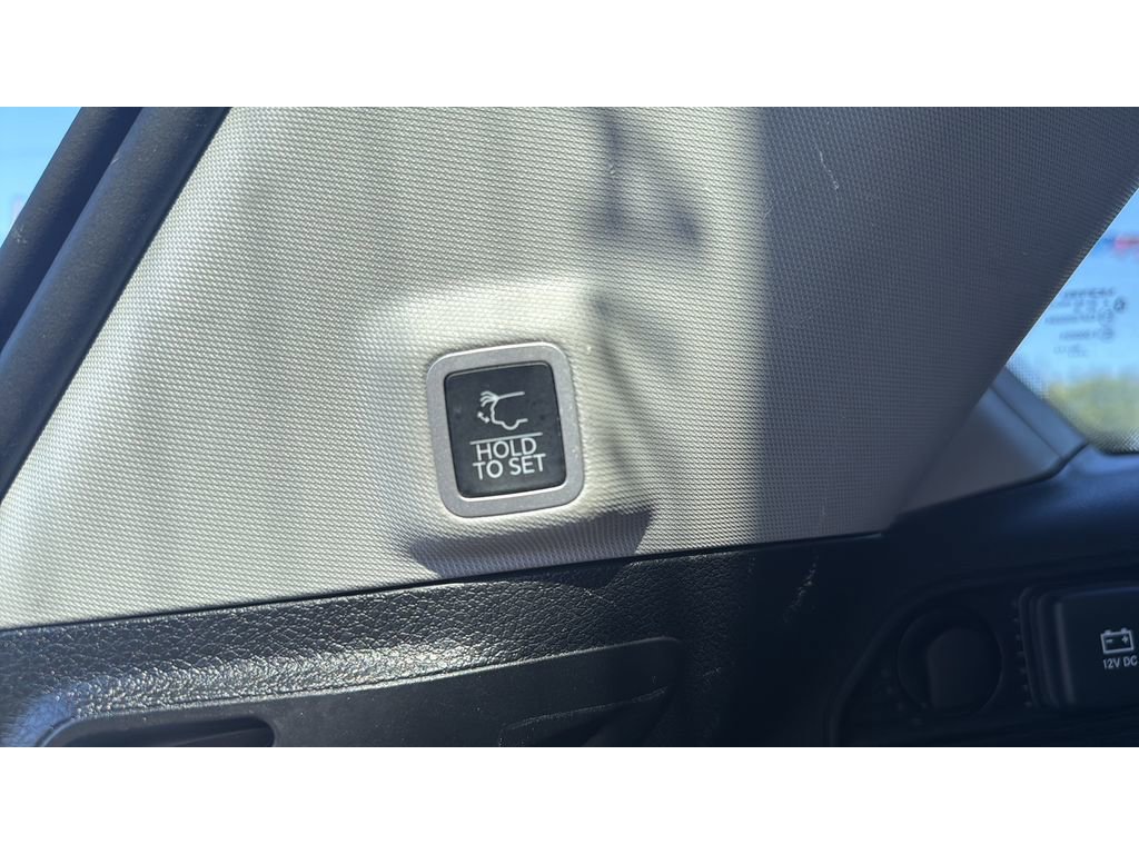 Used 2023 Jeep Grand Cherokee Limited image 25