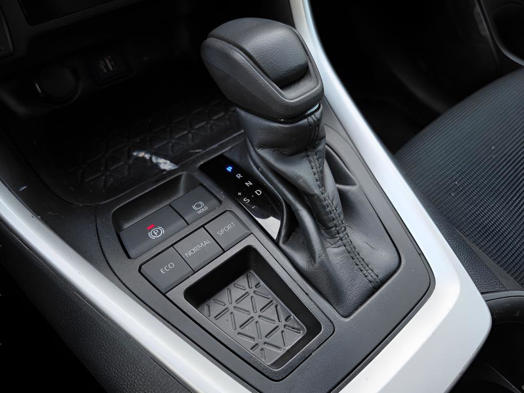 Used 2023 Toyota RAV4 LE FWD image 15