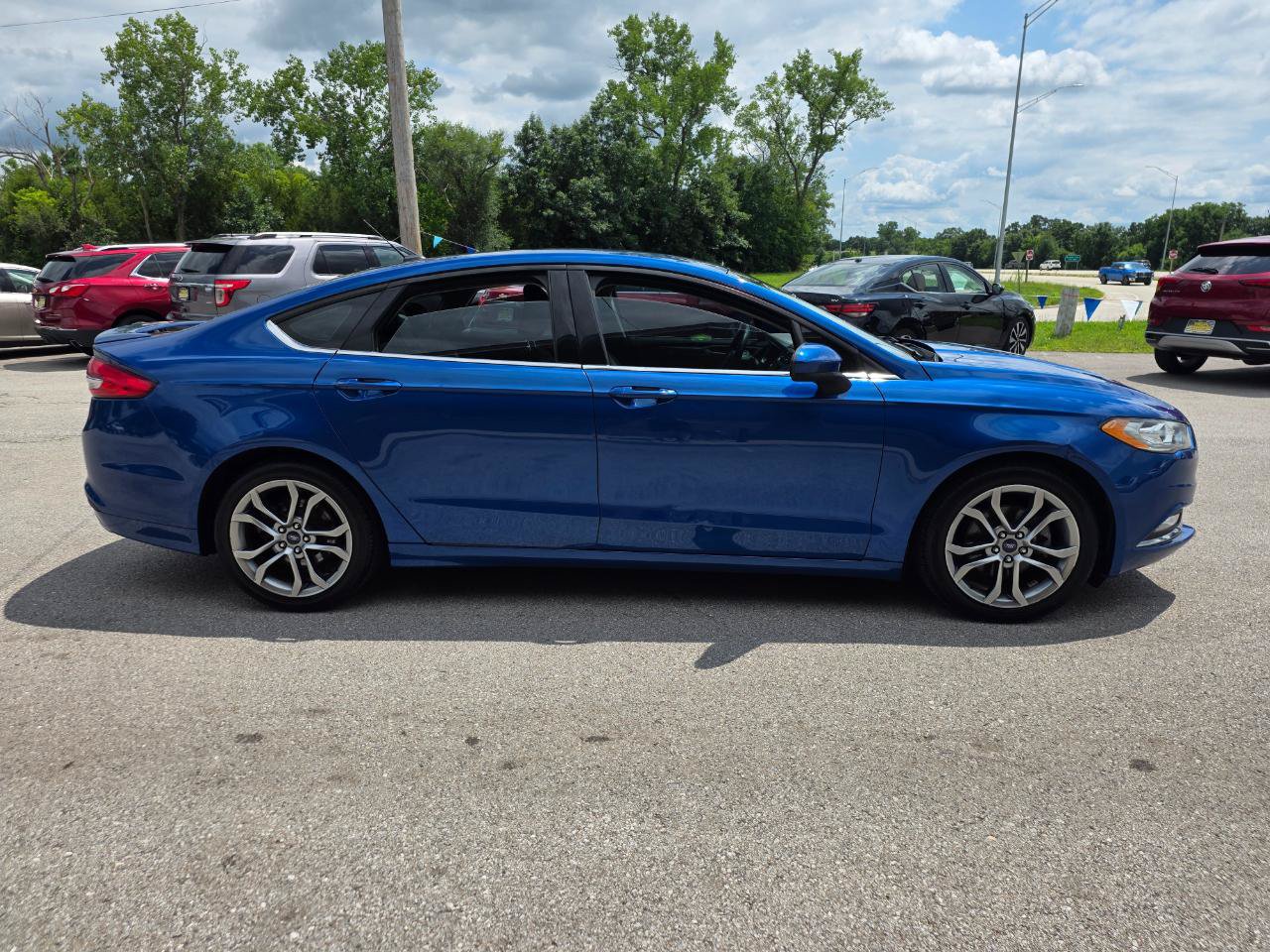 Used 2017 Ford Fusion SE w/ Equipment Group 201A FWD image 6