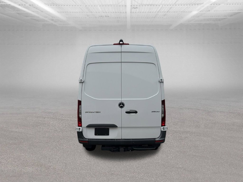 Used 2025 Mercedes-Benz Sprinter 2500 image 4