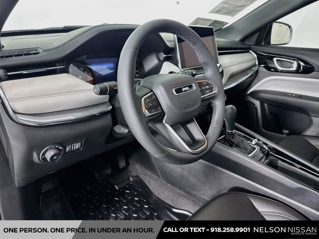 Used 2024 Jeep Compass Limited AWD/4WD image 9