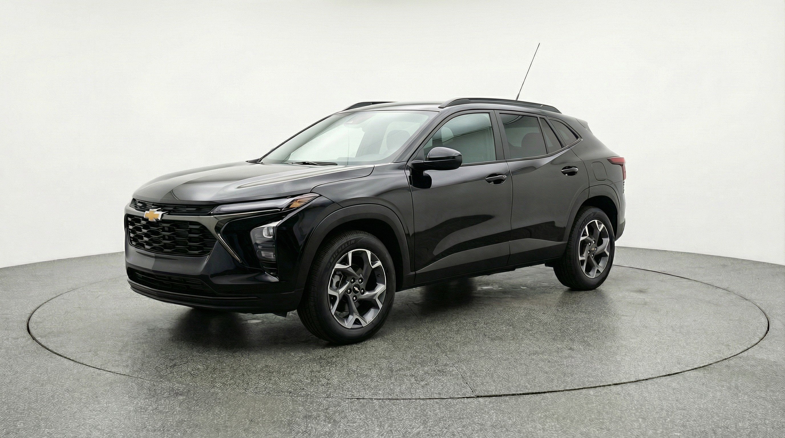 Used 2025 Chevrolet Trax LT image 3