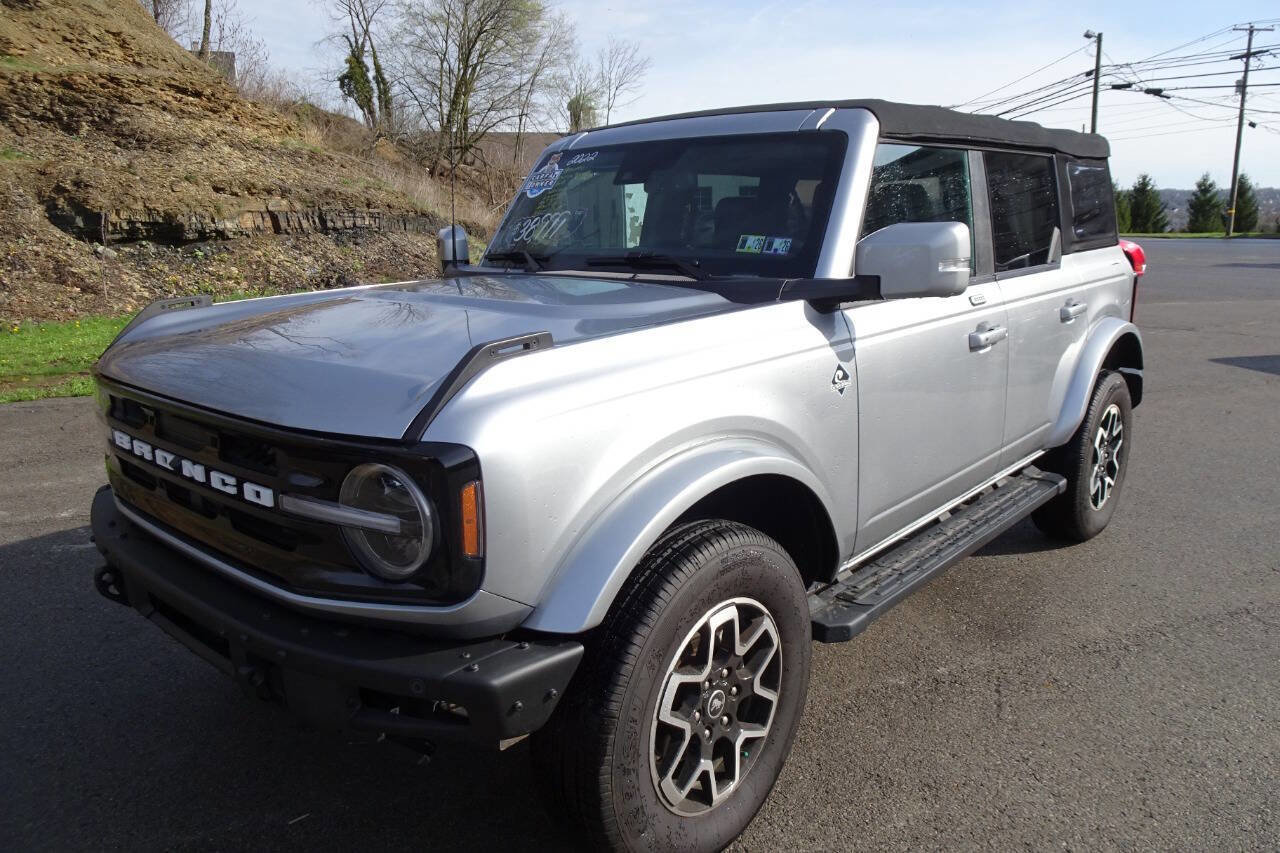 Used 2022 Ford Bronco Outer Banks image 2