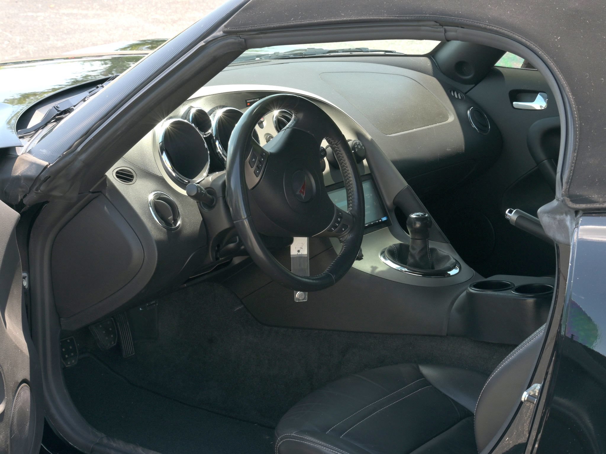 Used 2006 Pontiac Solstice Convertible w/ Premium Package RWD image 13