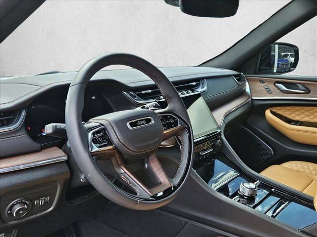 Used 2024 Jeep Grand Cherokee Summit AWD/4WD image 11