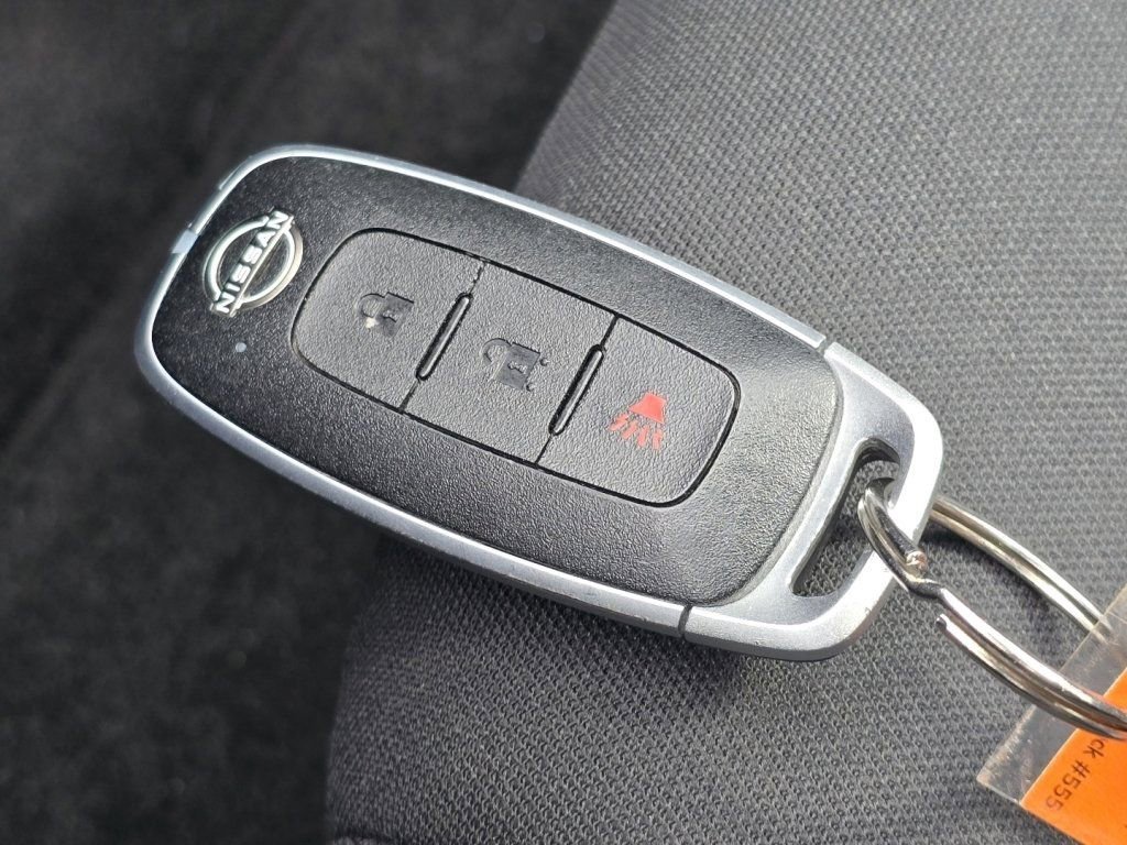 Used 2023 Nissan Rogue S AWD/4WD image 32