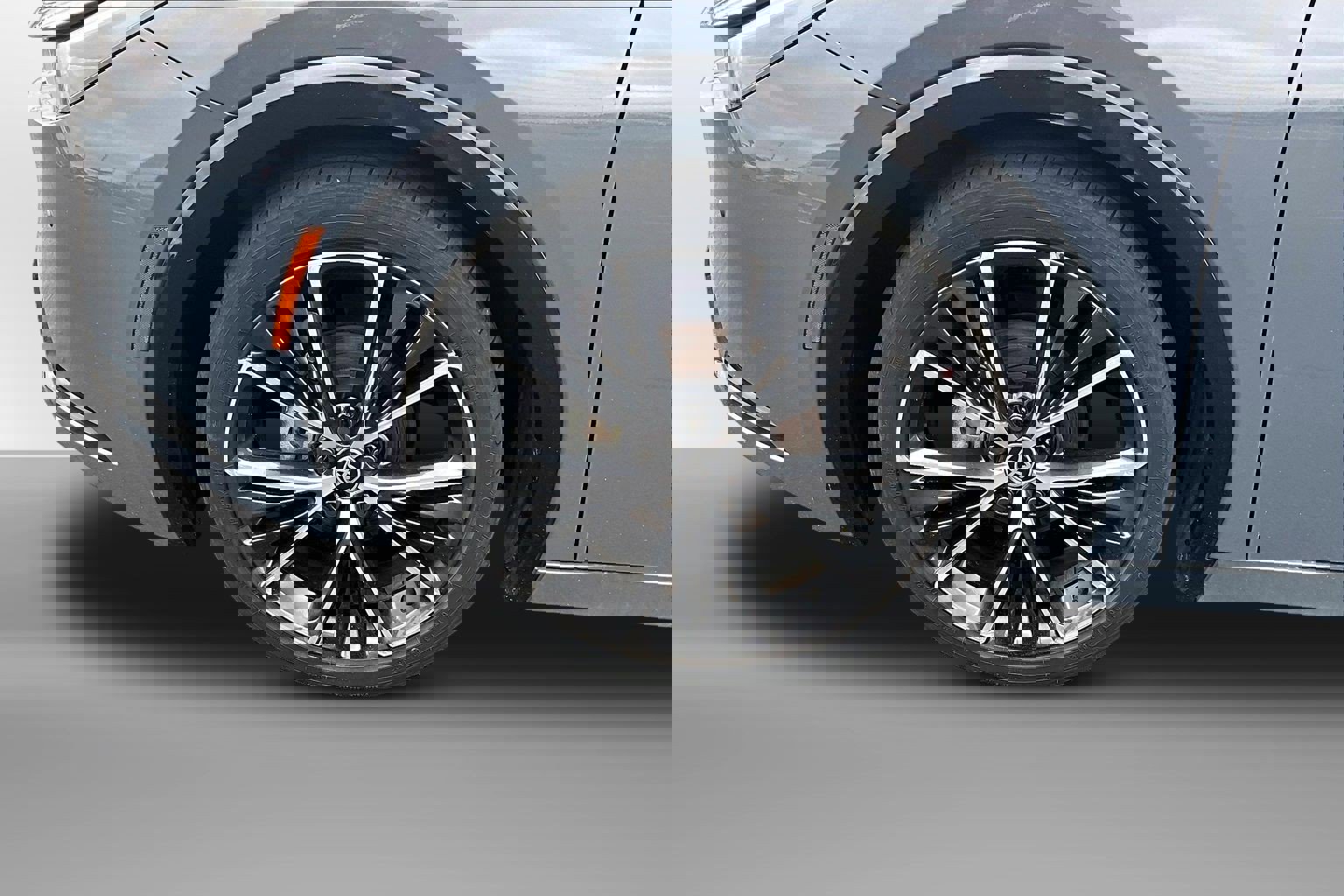 Used 2024 Toyota Prius XLE FWD image 2