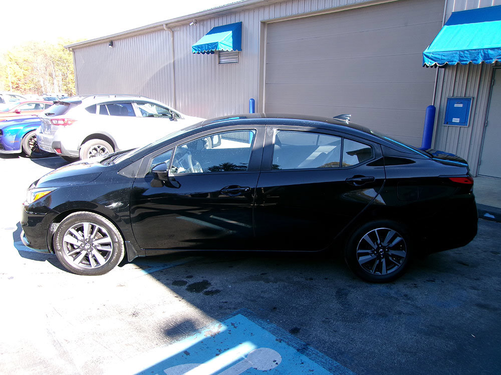 Used 2021 Nissan Versa SV FWD image 2