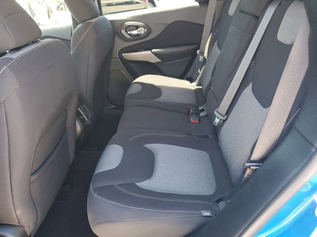 Used 2018 Jeep Cherokee Latitude w/ Altitude Package FWD image 13