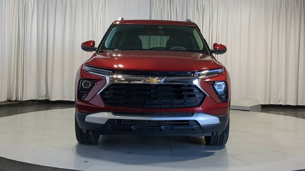 Used 2025 Chevrolet TrailBlazer LT w/ Convenience Package AWD/4WD image 3