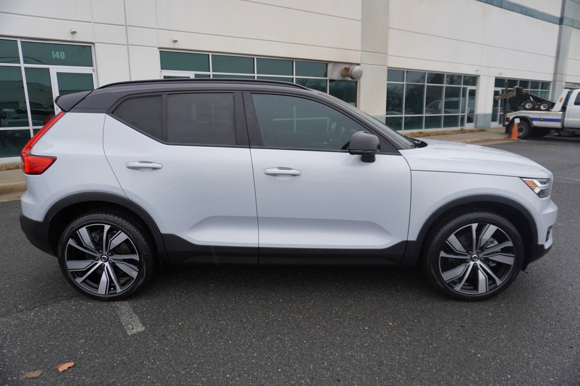 Used 2021 Volvo XC40 P8 Recharge w/ Advanced Package image 8