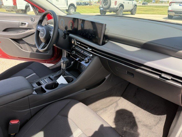 Used 2025 Hyundai Sonata SE FWD image 31