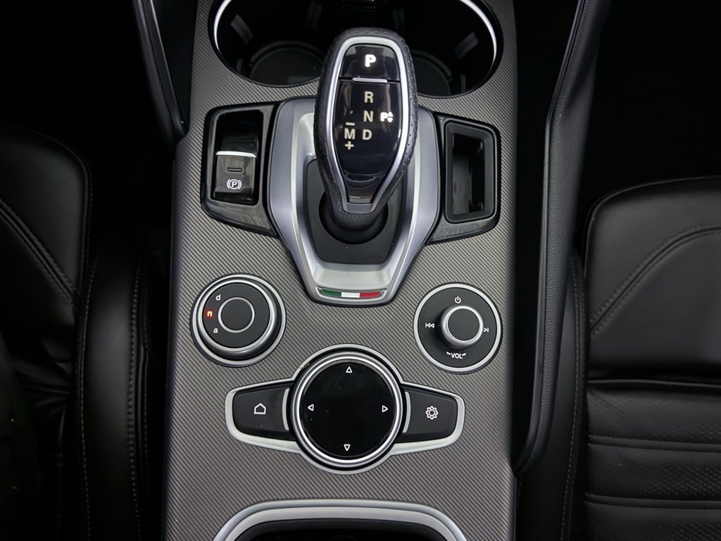 Used 2022 Alfa Romeo Giulia Veloce image 35