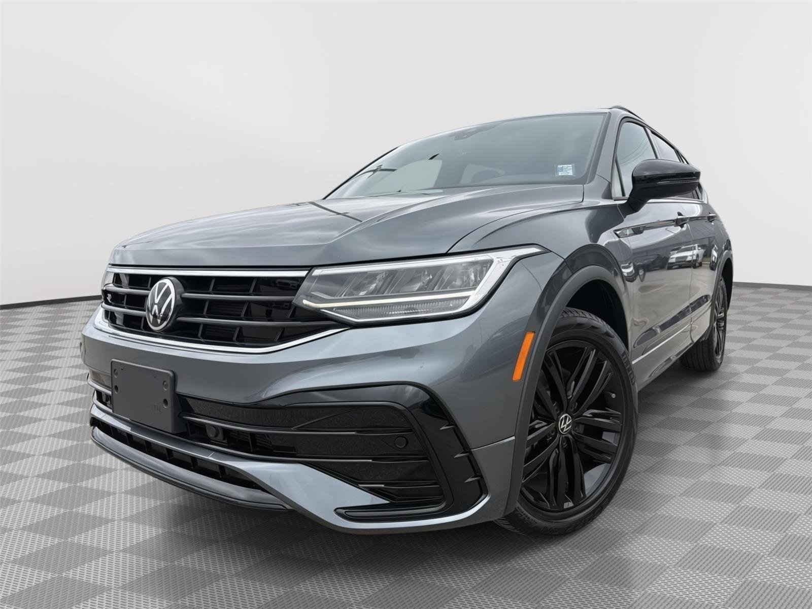 Used 2022 Volkswagen Tiguan SE R-Line