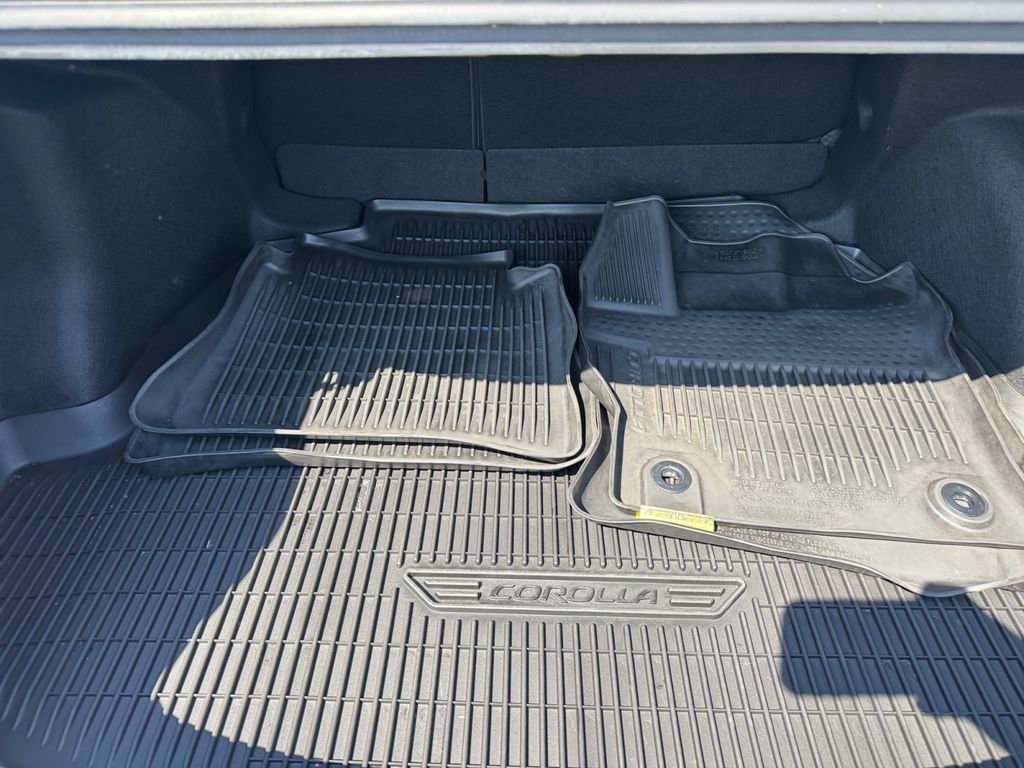 Used 2024 Toyota Corolla SE w/ SE Package image 22