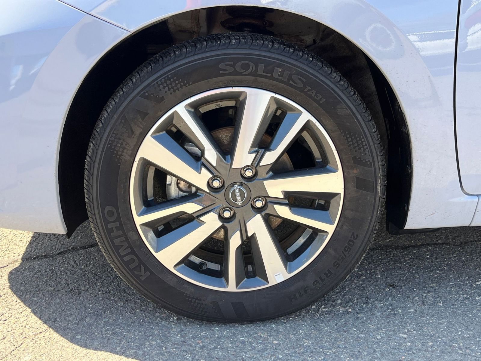 Used 2025 Nissan Versa SV image 25