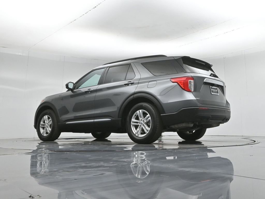 Used 2023 Ford Explorer XLT image 4