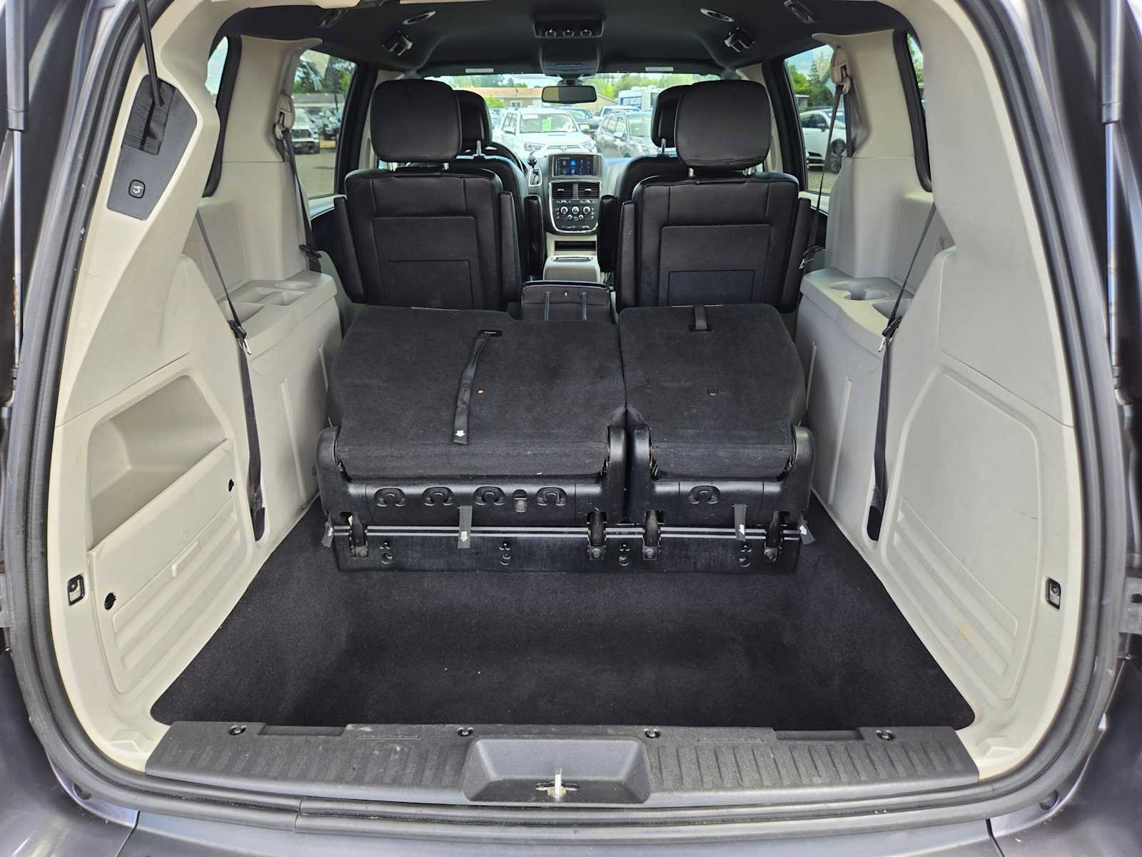 Used 2019 Dodge Grand Caravan SXT FWD image 16